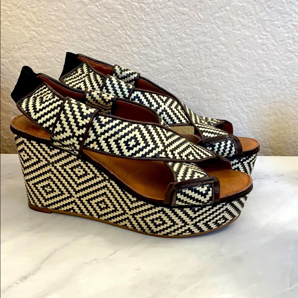 Lucky Brand Black & White Geometric Wedge Sandals
